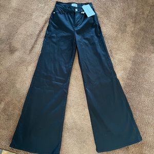 Brand new FRAME Le Palazzo high-rise, wide leg black stretchy jeans!